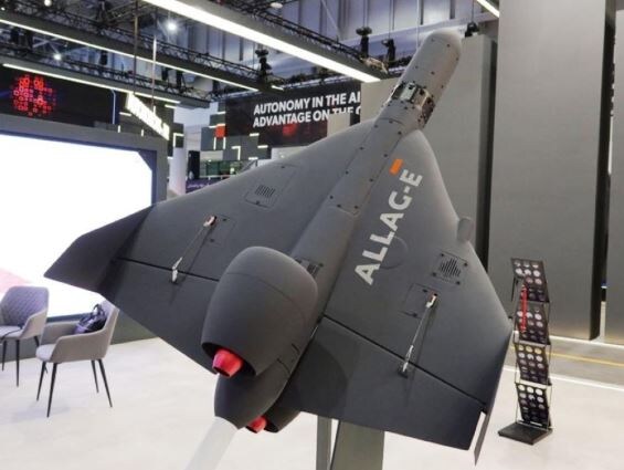 Allag-E на Dubai Airshow 2025. Вариант, представленный на IDEX 2025, имел два двигателя с одной стороны