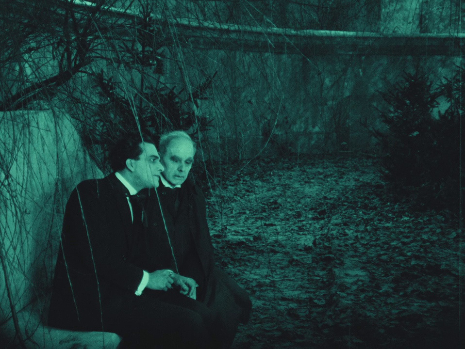 Кадр из фильма "Кабинет доктора Калигари" (1920)