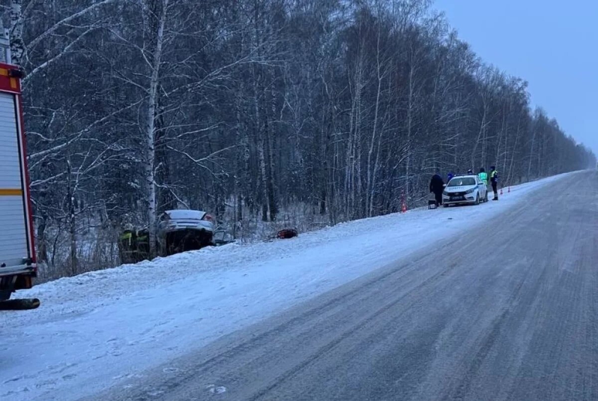    На тюменской трассе разбилась семья из Курганской области
