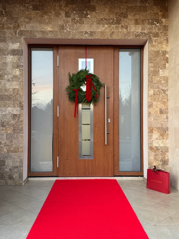 Выполнено декораторами Me Decor