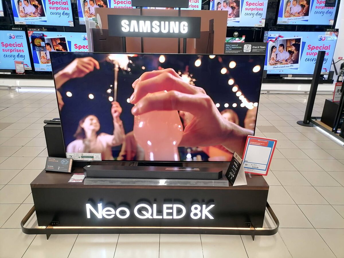 Телевизор Samsung серии Neo QLED 8K 65 дюймов за 8 499 дирхам