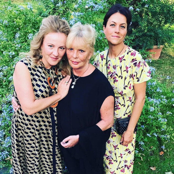 Марианна Вертинская с дочками.