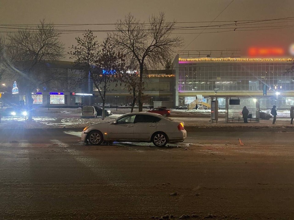    В обоих случаях люди переходили дорогу там, где это делать не положено, и попали под колеса автомобилей. Фото: Госавтоинспекция Оренбуржья