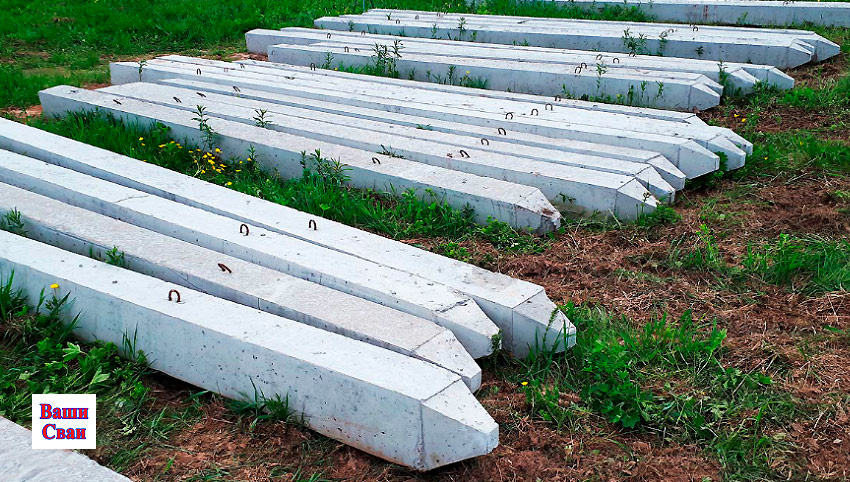 Сваи железобетонные 200х200 мм перед монтажом