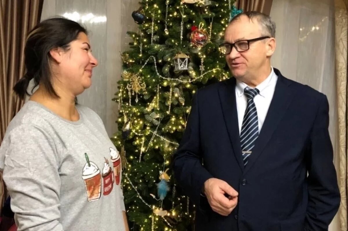    Глава Тобольского округа встретился с многодетной матерью из села Абалак