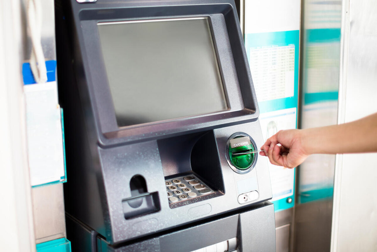   Банкомат 123RF/legion-media.ru
