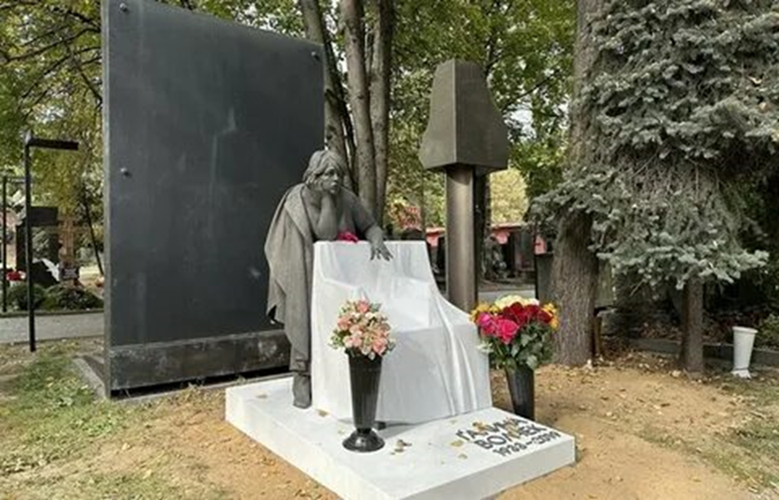 Могилы знаменитостей на Новодевичьем кладбище в Москве. Известные люди родившиеся 19 декабря