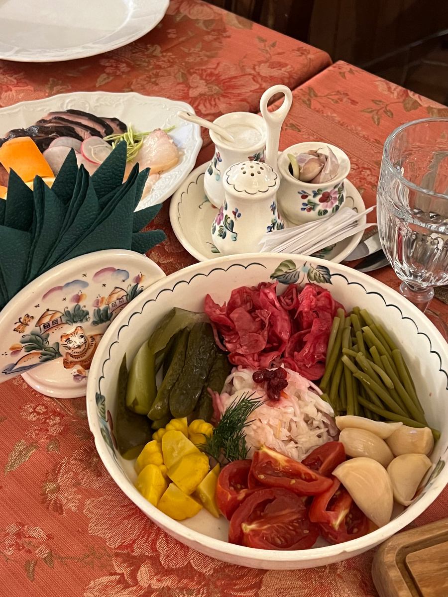 Муж оценил соленья 