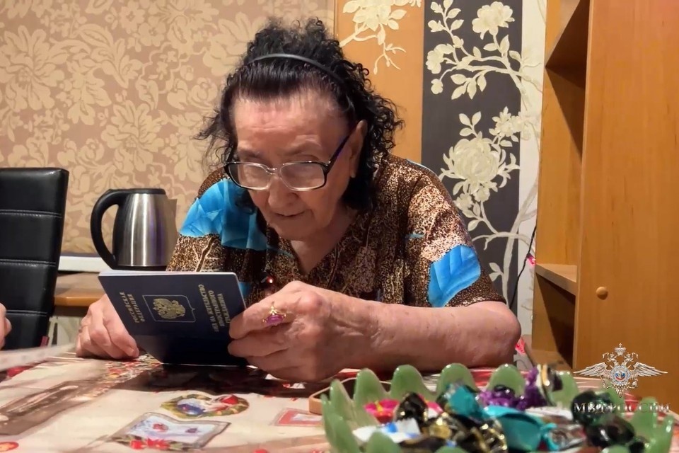    Пенсионерке из Казахстана сложно было оформить ВНЖ в силу возраста. Фото: Кадр из видео / УМВД по Мурманской области