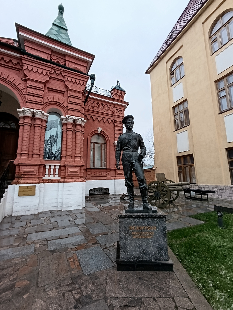 Перед входом. 