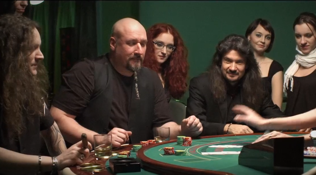 Стоп-кадр из клипа группы RAGE на песню "21". Слева направо: Андре Хильгерс, Петер (Пиви) Вагнер и Виктор Смольский. Скриншот автора 