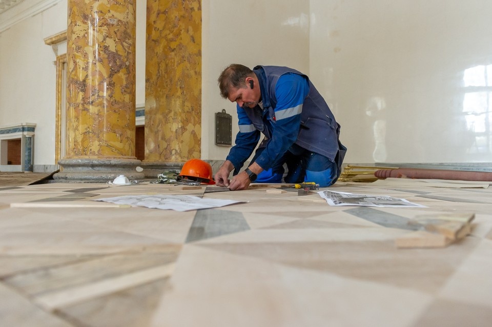    Квартиры сирот отремонтировали за счет Петербурга. Олег ЗОЛОТО