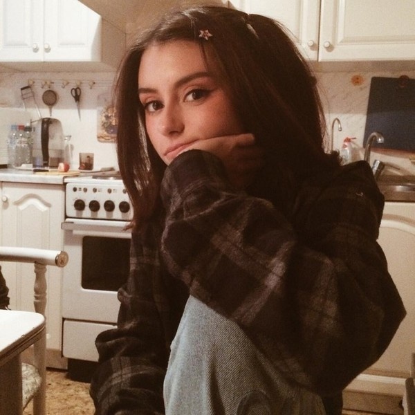 Дарья Шиханова на кухне. https://ru.pinterest.com/pin/349732727326587954/?utm_medium=organic&utm_source=yandexsmartcamera