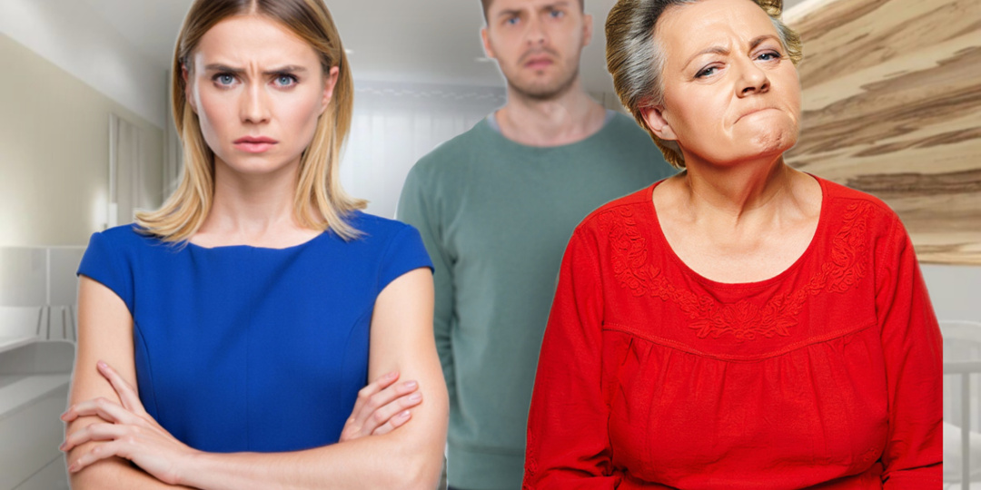 Требует вернуть «её деньги»