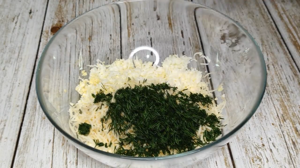 Бутерброды со шпротами на праздничный стол. Фото автора.