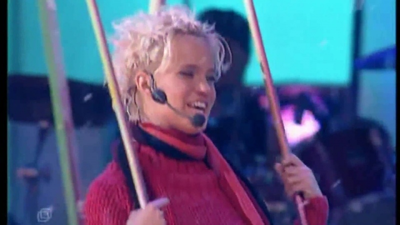 Наташа Ионова 20 лет назад пела под фонограмму супруги продюсера Фадеева, это уже доказано, хоть и не афишируется.