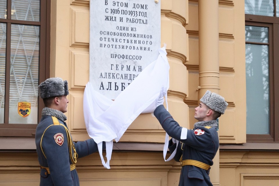    В Петербурге увековечили память основоположника отечественного протезирования. Фото: gov.spb.ru