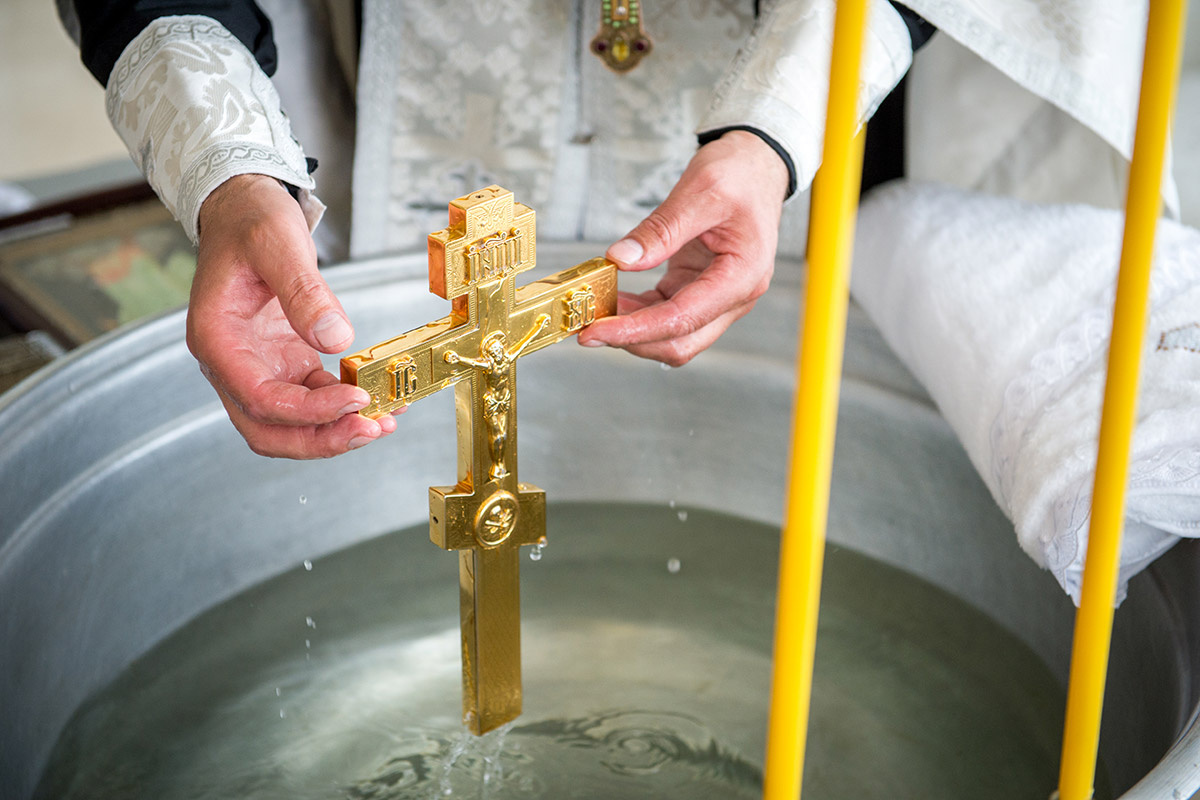 Shutterstock📷Освящение воды