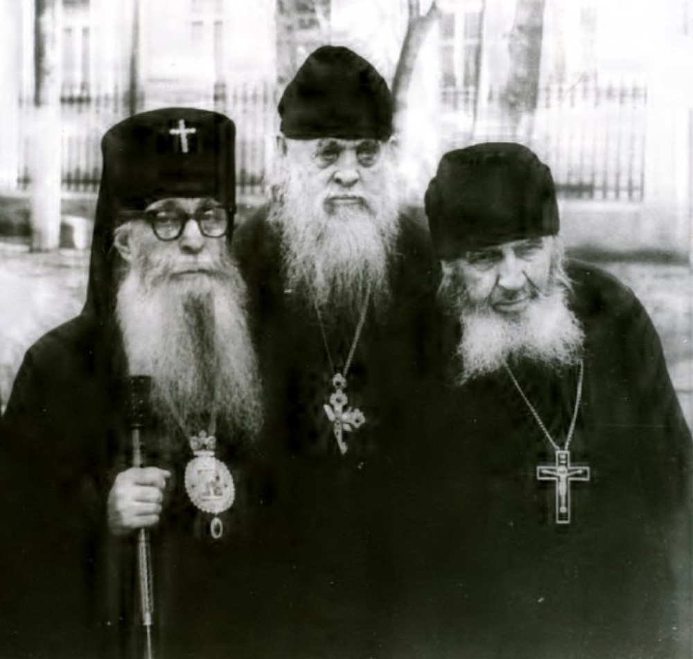 На фото старцы Зиновий (Мажуга), Серафим (Романцов), Андроник (Лукаш).