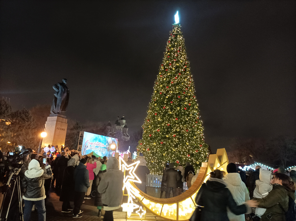 Главная новогодняя ёлка города Астрахани 