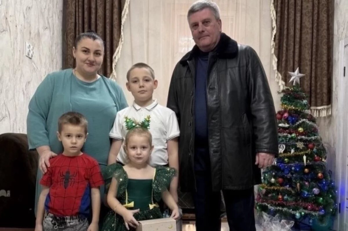    Полпред Юрий Чайка исполнил новогодние желания трех детей из КБР