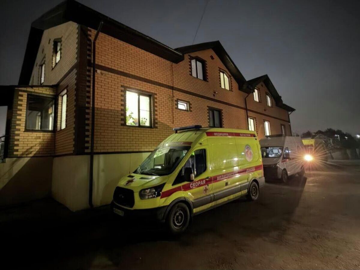    Экстренные службы возле пансионата "Долгожитель" в Видном Московской области, где произошло массовое отравление | © Фото : Прокуратура Московской области/Telegram