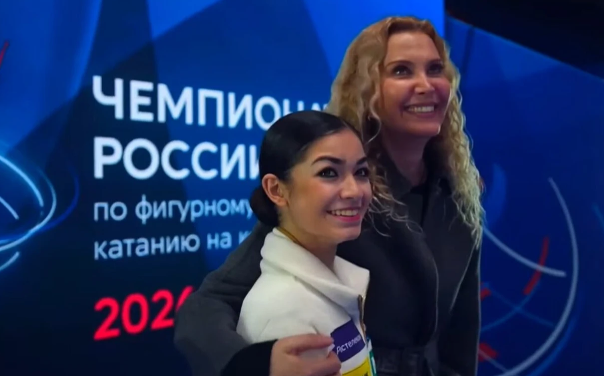 Аделия Петросян и Этери Тутберидзе после короткой программы ЧР. Фото: соцсети