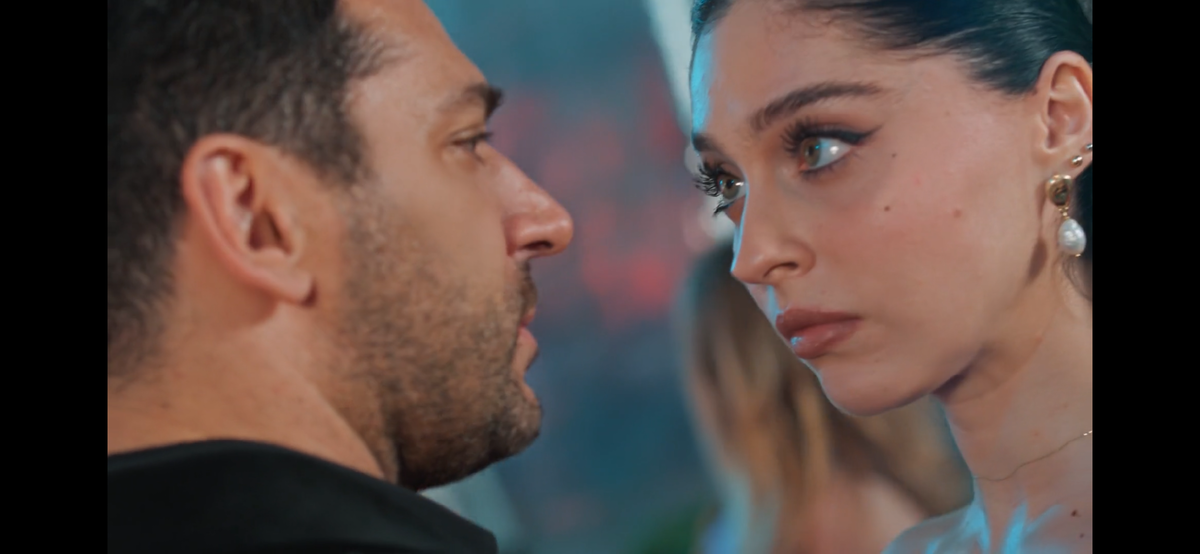 Стоп кадр из сериала «Розы и грехи»