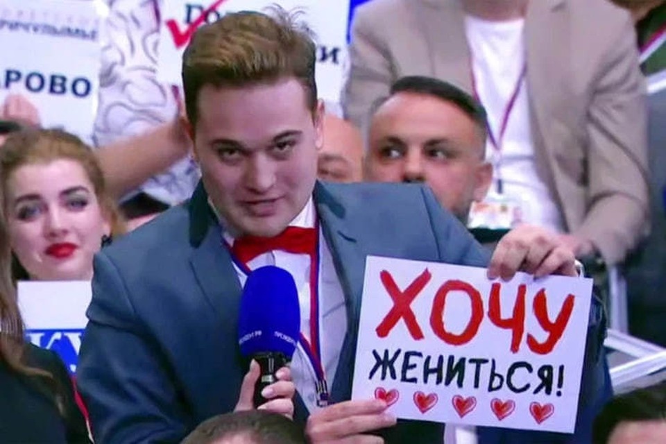    Позвавший девушку замуж на Прямой линии житель Екатеринбурга планирует свадьбу Фото: Кадр из видео