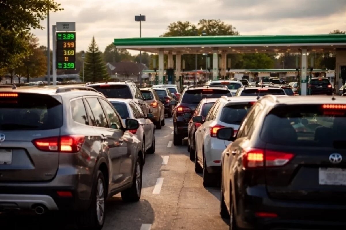    На одесских заправках образовались очереди из-за закрытия моста в Маяках