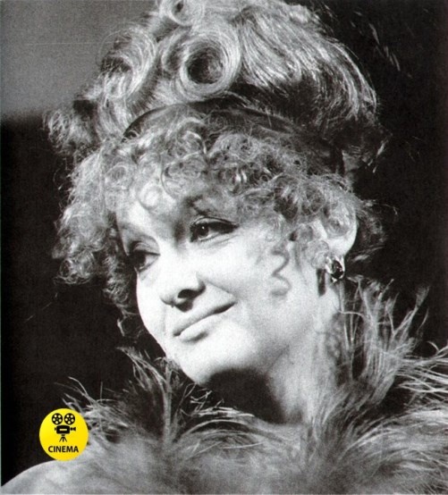 В роли Анны Мартыновны Змеюкиной в спектакле "Свадьба. Юбилей" (1978).