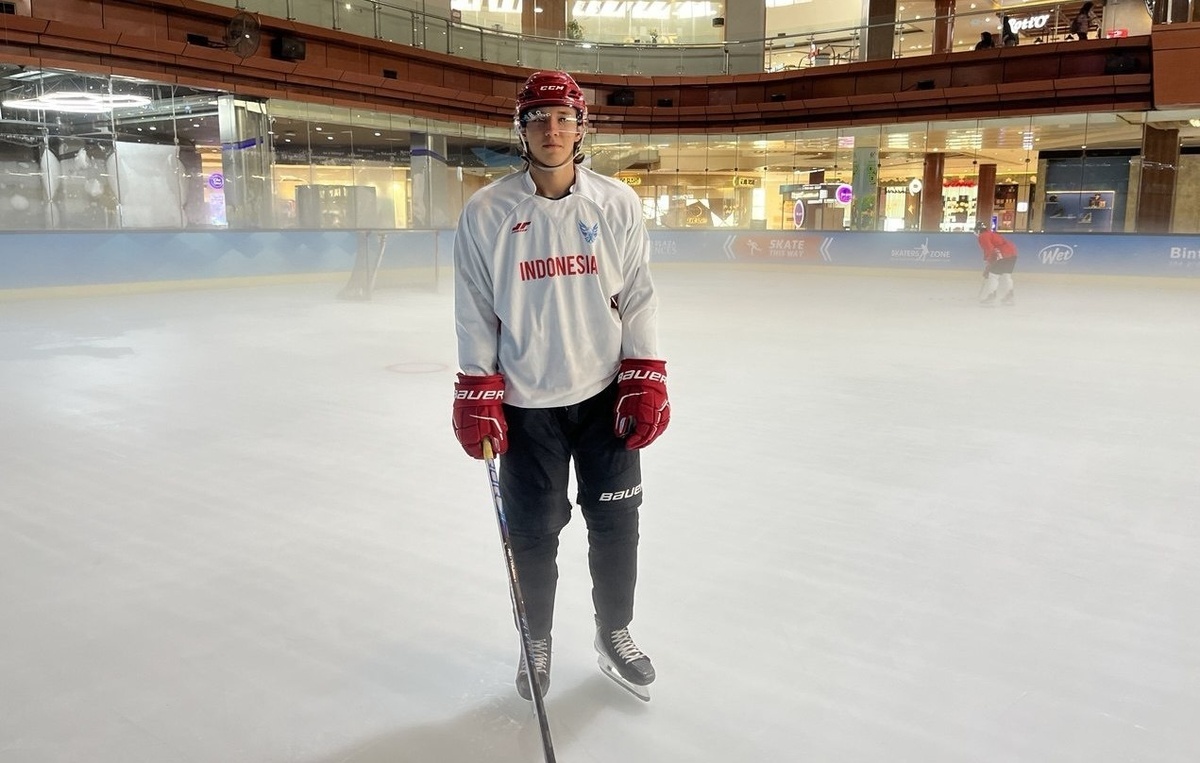    Хоккеист сборной Индонезии Савелий Молчанов  Альберт Стародубцев/ТАСС