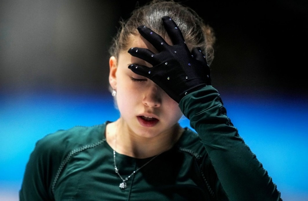 Оба прошли через давление системы, где личность часто отходит на второй план.
