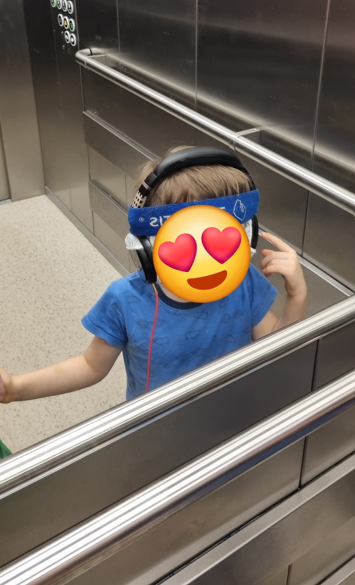 Мать, чего ты на меня нацепила? Удумала же опять что-то!