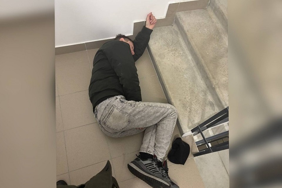    Уралец уснул в подъезде после застолья. Фото: ГУФСИН России по Свердловской области