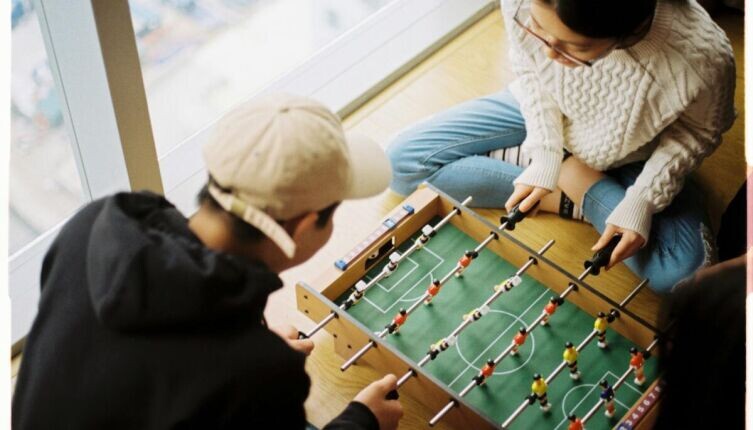    Почему взрослым полезно играть? Фото: Bao Truong on Unsplash