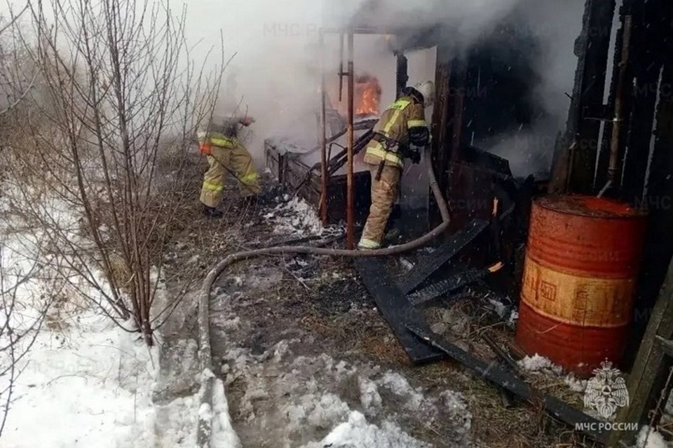    Огонь охватил 170 квадратных метров. Фото: ГУ МЧС Свердловской области