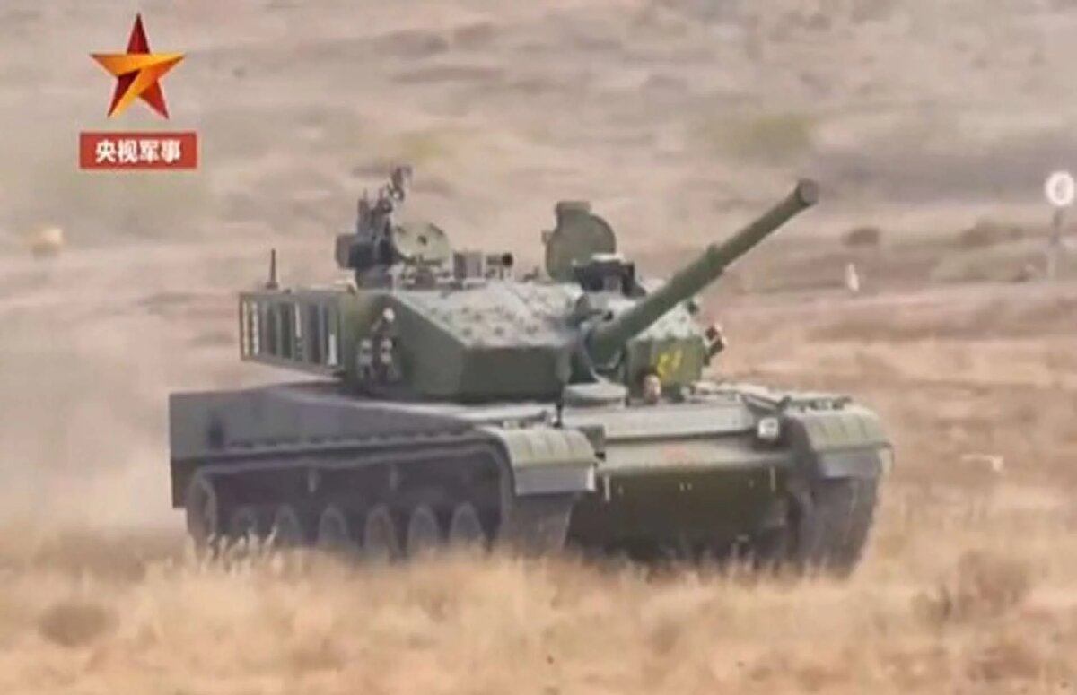 Китай представил основной боевой танк Type 99B в ходе первых испытаний с боевыми стрельбами. Фото: CCTV