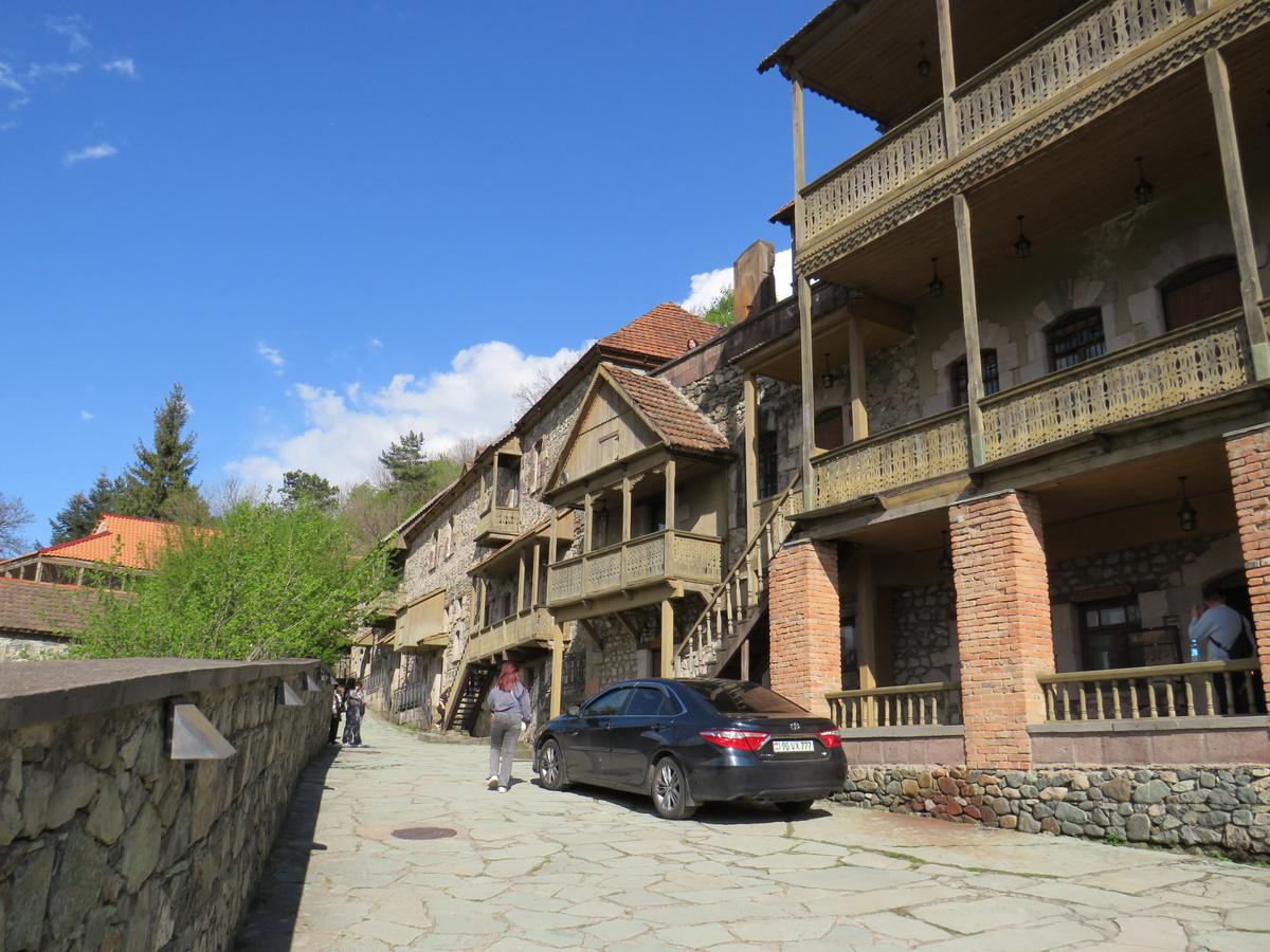 Улица Шарамбеяна в Дилижане