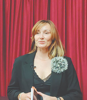 Юлия Сафронова в стихах идет за звуком и
преодолевает пространство. Фото автора