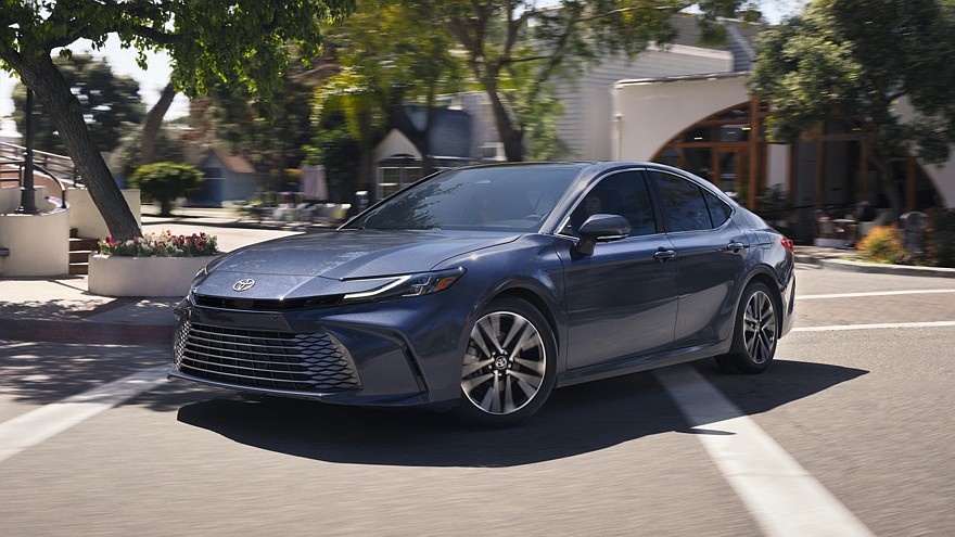    На фото: Toyota Camry (версия для американского рынка)