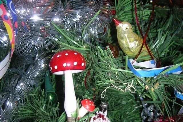    Правда ли, что советские елочные игрушки могут быть радиоактивными?