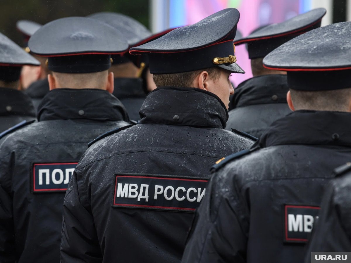     Полиция пришла в стрим-бар екатеринбургского блогера