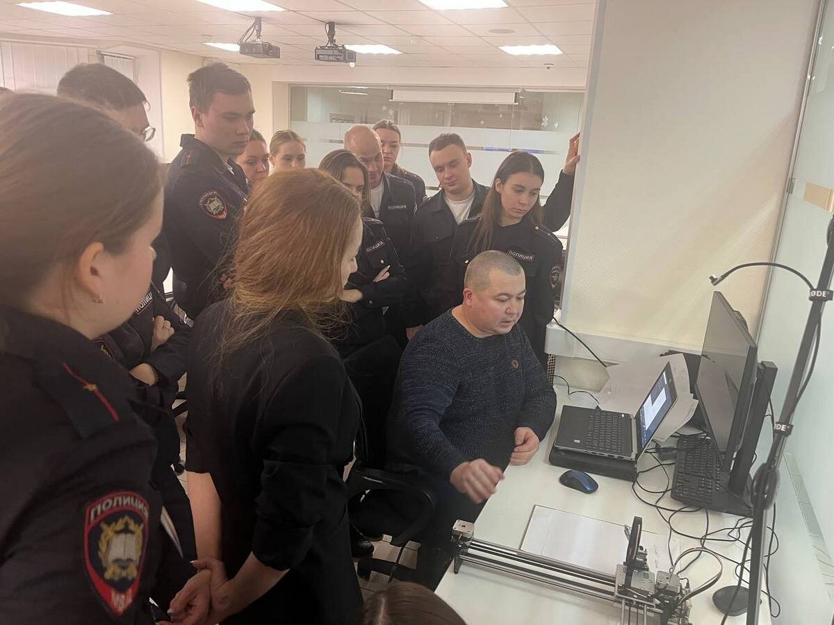 В рамках практической части продемонстрирована работа "пишущего" плоттера 