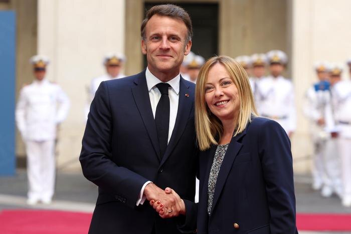 Эмманюэль Макрон и Джорджа Мелони. Обложка © Shutterstock / FOTODOM / Marco Iacobucci Epp