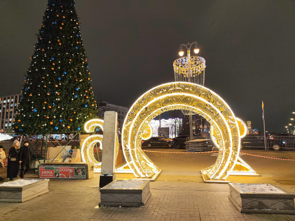 Как Москву украсили к Новому Году 2026 в районе "Пушкинской"