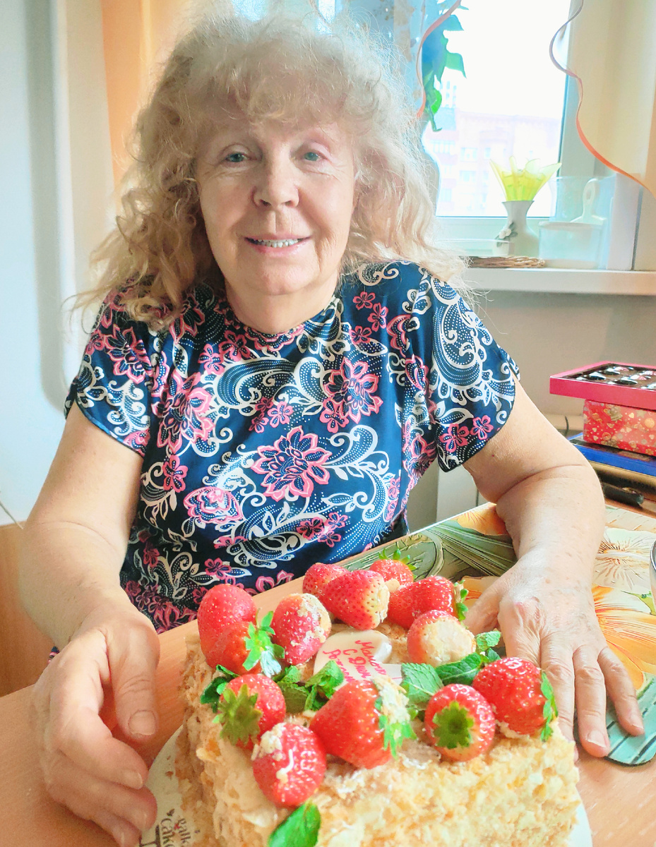 мама Люба [Любовь Петровна Храпылина]🌹 2025; тортик изготовлен по заказу в Москве, спасибо кондитерам, авторы, пишите имена в комменты🎂