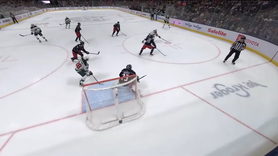 Капризов отдает передачу на ворота. Хартман ждет момент.  фото6 яндекс.