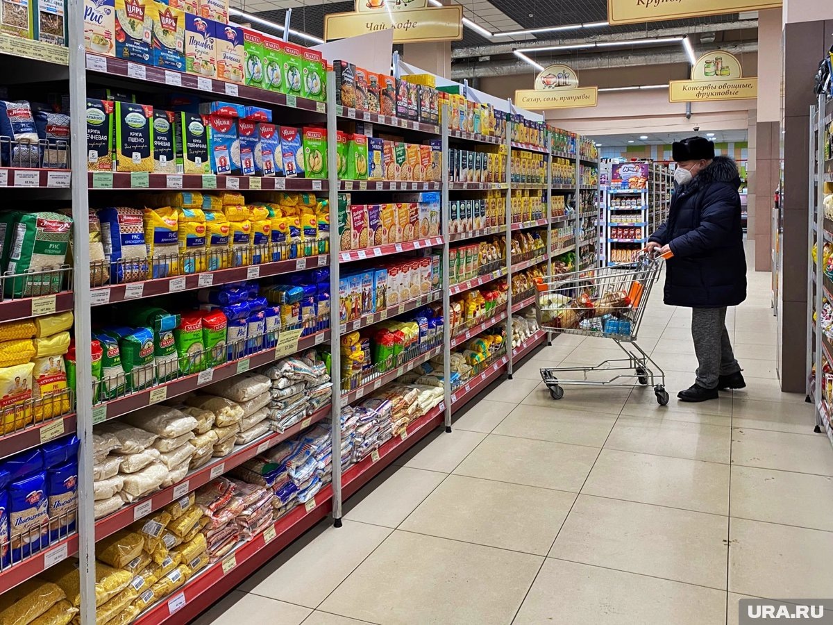     Главное — не замораживать цены, а наращивать предложение, считает Топилин