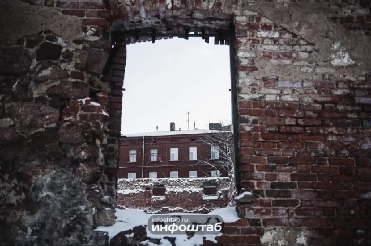    В Астрахани жильцы отказываются покидать опасный дом